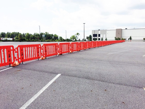 Plastic-Deluxe-Crowd-Control-Barrier-3.jpg